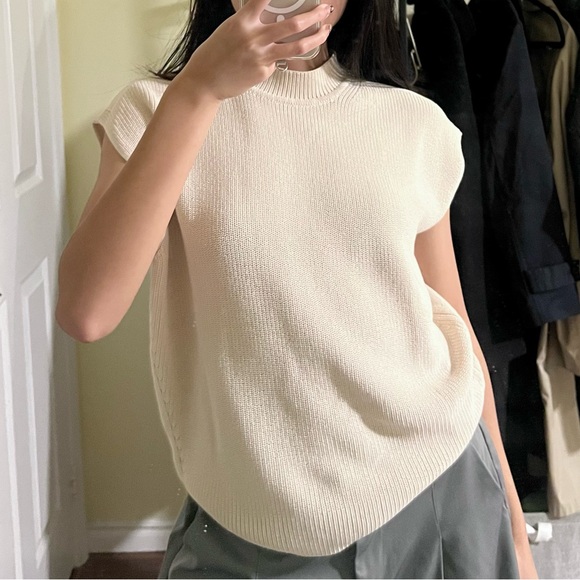 Uniqlo Knit Sweater Vest - Picture 4 of 4